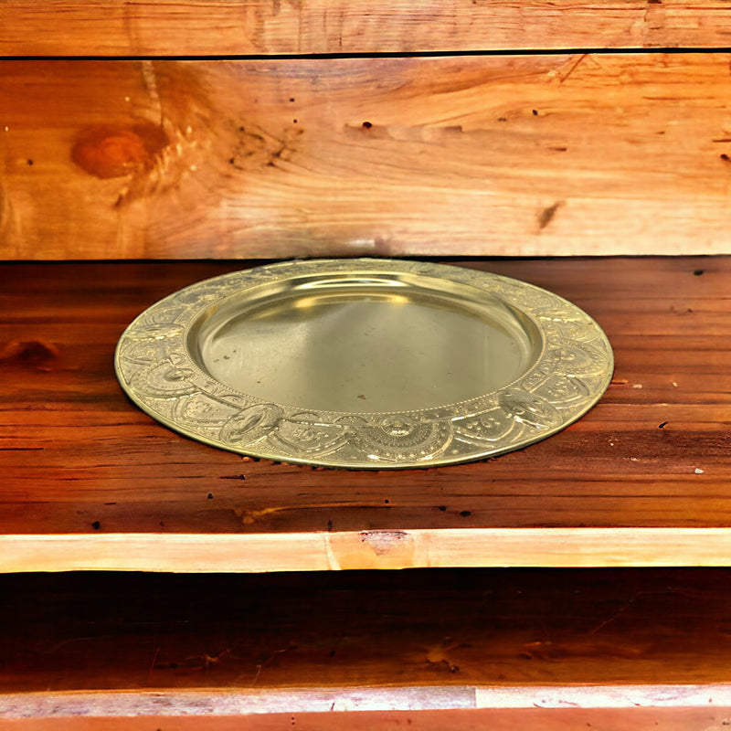 Round Embossed Design Serving Tray